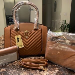 Handbag Set New      👜👜👜💝💝💝💝 and crossbody